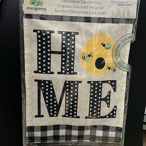 Garden Flag - Evergreen Bee Honeycomb NWT